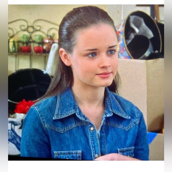 ASO Gilmore Girls - Rory Gilmore Denim Button-up Shirt - Picture 4 of 10